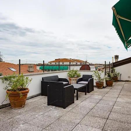 Διαμέρισμα Amazing Flat With Big Terrace And Private Car Park